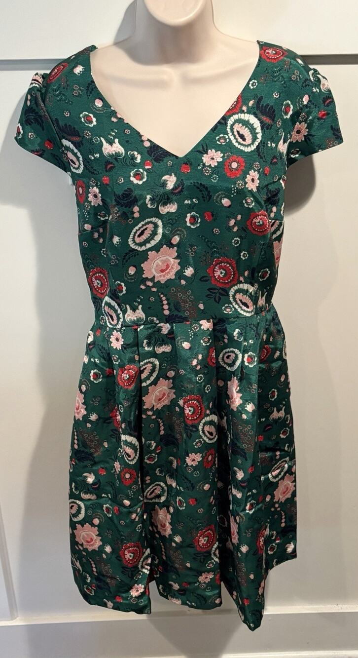 ModCloth Green Floral Fit & Flare Dress V-Neck Short Sleeve Lined Size 1X NWOT